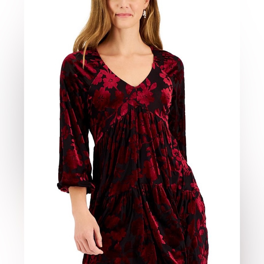 NWT Taylor Dress